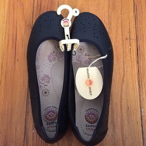NWT earth spirit black laser cut ballet flats